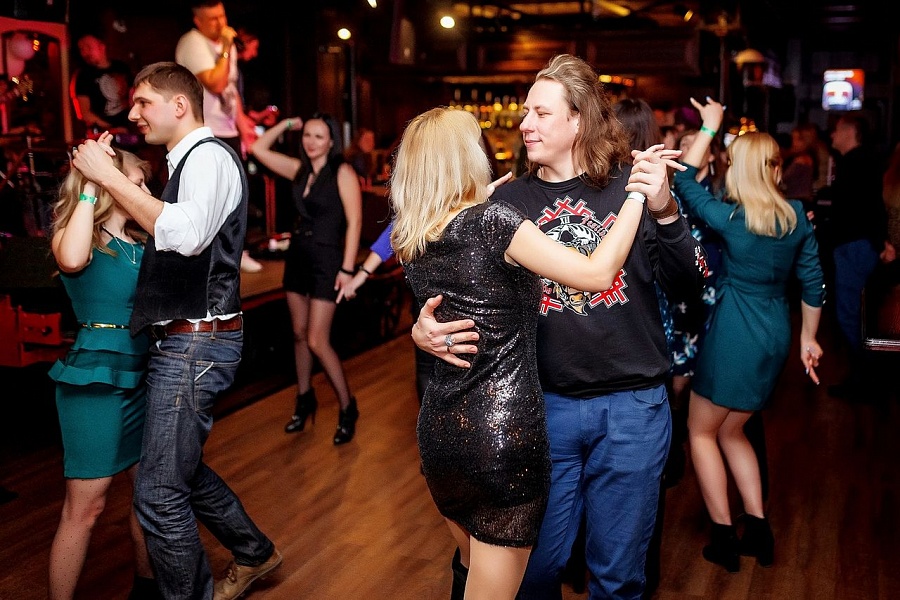 Конкурс для счастливых пар: тест-драйв на автомобиле Hyundai, ужин при свечах и фотосессия!